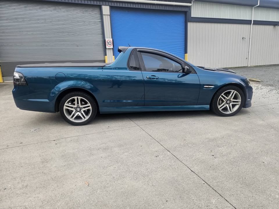 2012 Holden commodore veii sv6 manual ute 5.jpg